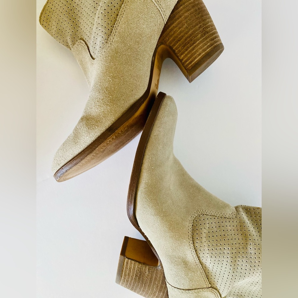 Ivanka Trump Tiffany Suede Ankle Boots Size 6,5